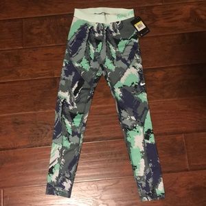 NWT Nike Pro Hyperwarm Leggings Size Small